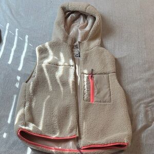 Perfect condition brand new Zara fuzzy vest